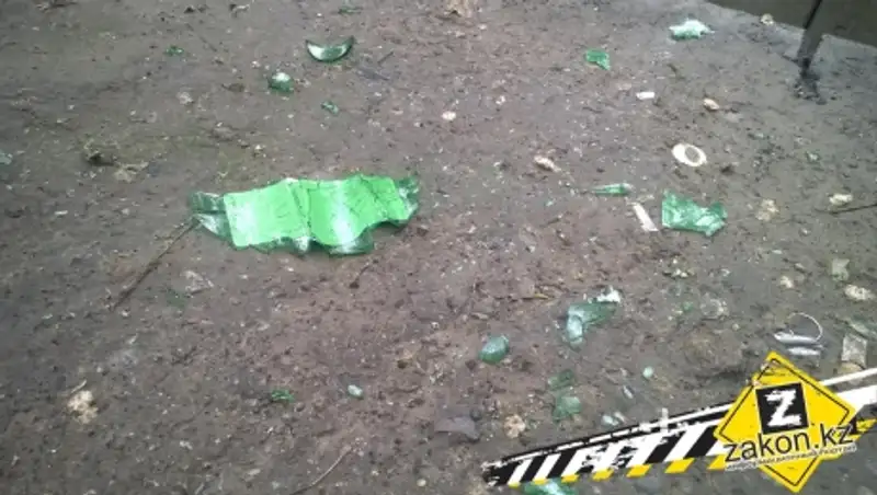 В Алматы пьяный мужчина-суицидник напал на журналистов и угрожал себя убить