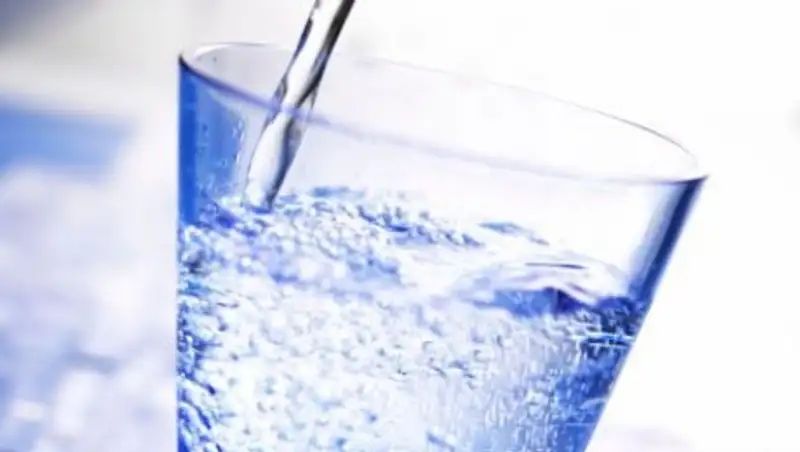 Производители минеральной воды используют компоненты, опасные для здоровья – источник