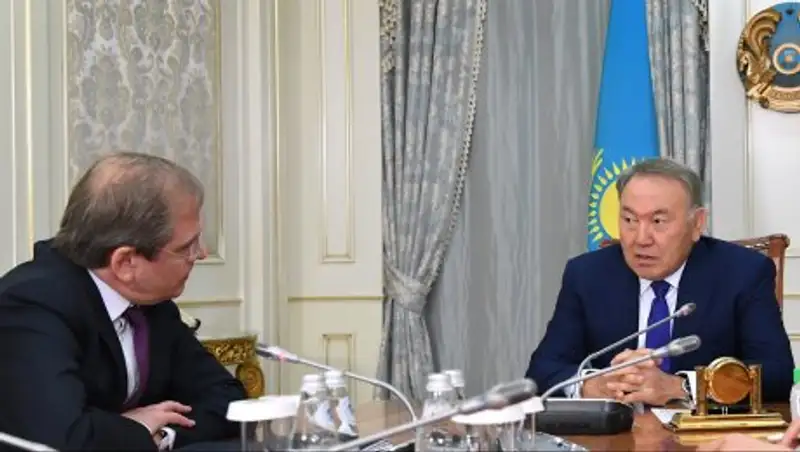 Назарбаев предложил главе ЕБР выдавать больше кредитов в тенге
