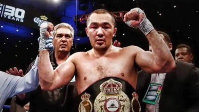 Бейбут Шуменов победил Джуниора Райта и стал чемпионом WBA в первом тяжелом весе