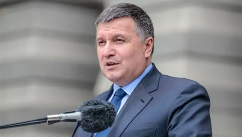 Глава МВД Украины Аваков подал в суд на Саакашвили