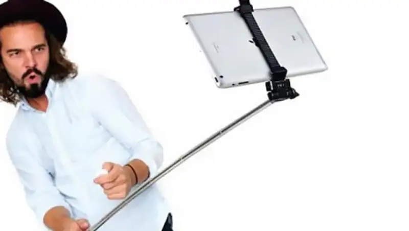 Москвичей научат обороняться селфи-палками