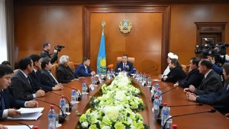 О&#1178;О &#1241;кімі діни конфессияларды&#1187; &#1257;кілдерімен кездесті