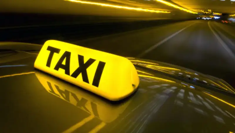 Таксист изнасиловал пассажирку и скрылся в России