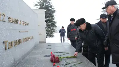 В Алматы почтили память жертв январских событий, фото - Новости Zakon.kz от 05.01.2023 17:52