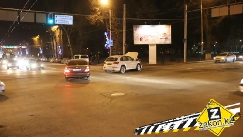 В Алматы произошло мощное ДТП с участием Audi Q5 и Toyota Camry