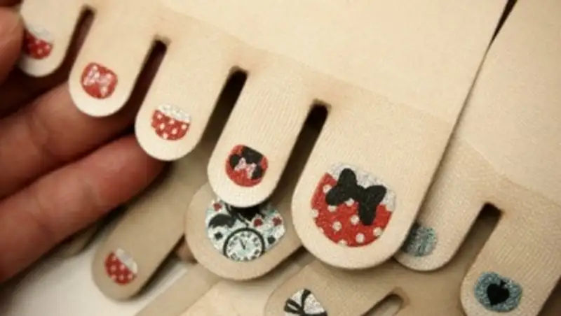 Японцы придумали колготки с уже готовым педикюром