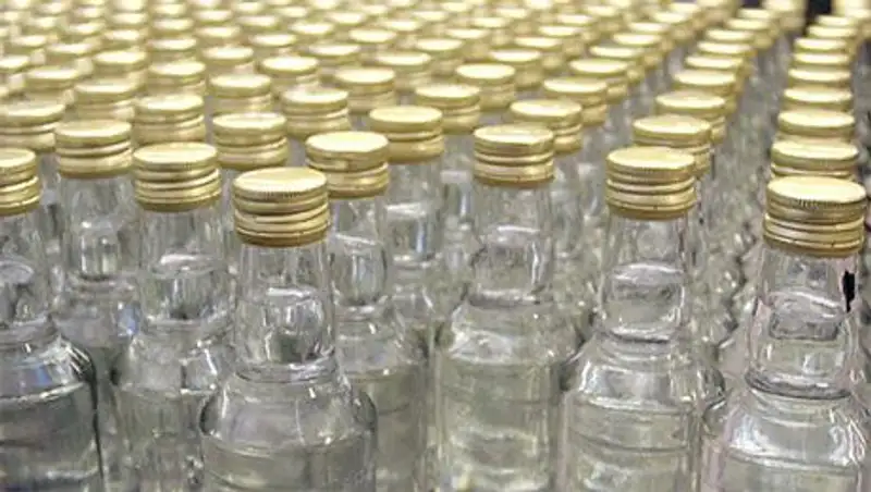 Казахстан намерен защитить рынок от нелегального спирта из Китая