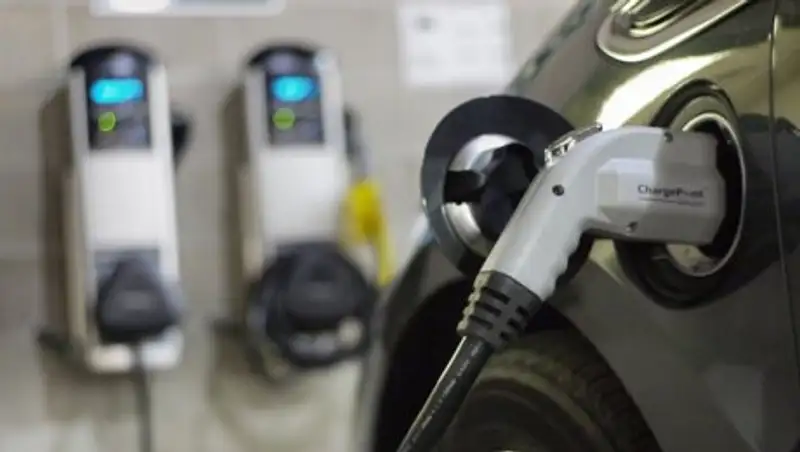 Франция откажется от машин с ДВС к 2040 году