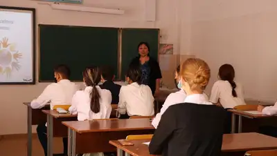 Казахстан предметы школа часы увеличение, фото - Новости Zakon.kz от 03.09.2022 12:03