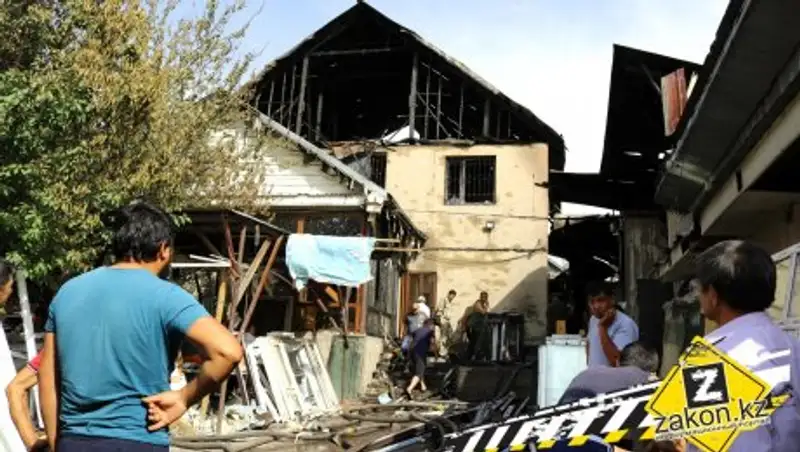 В Алматы при пожаре в частном доме пострадал человек 