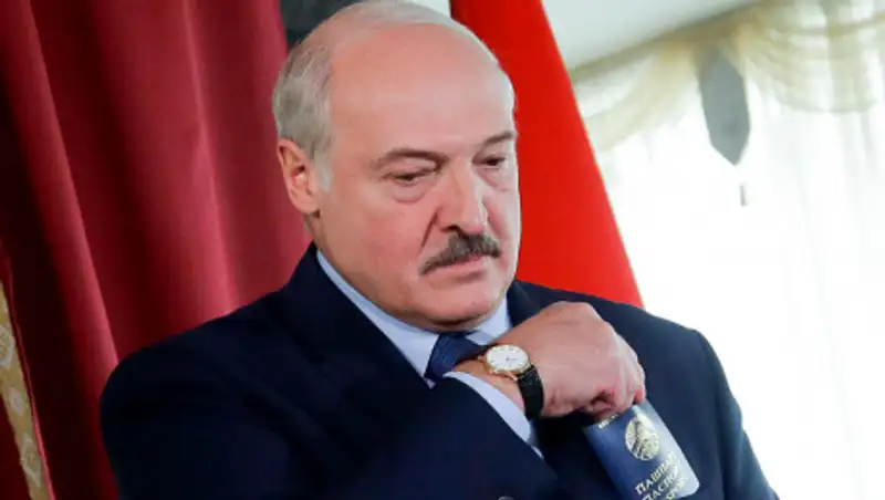 "Пока живой". Лукашенко опроверг слухи о своем отбытии за границу