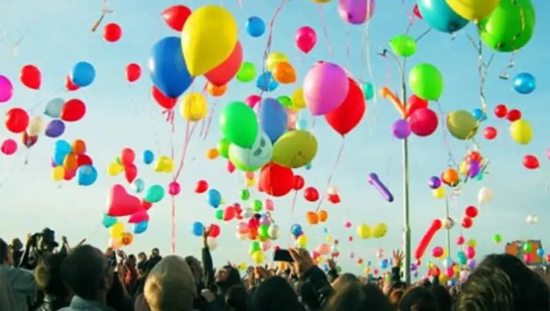 В Петропавловске выпускники школ одновременно запустят почти 4 тысячи шаров желаний