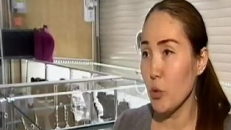 Алматинка пытается собрать в ломбардах золото на миллион долларов