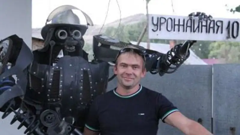 Конструктор из областного центра создает гигантских роботов