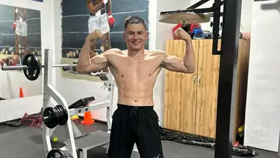 Энергичный танец тренера Мухита Амантаева обсуждают в Казнете, фото - Новости Zakon.kz от 13.09.2023 09:35