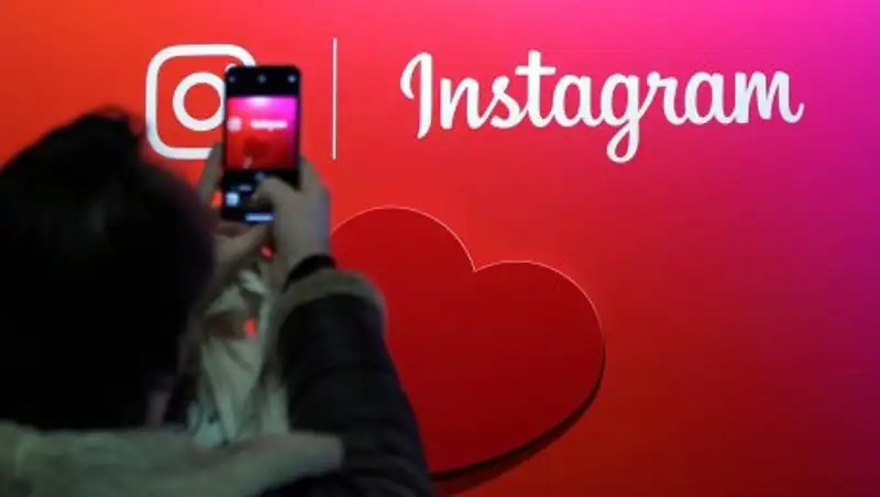 Instagram стал сообщать о пользователях в режиме онлайн
