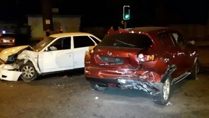 Женщина с ребенком пострадали в ДТП с пьяным водителем в Алматы