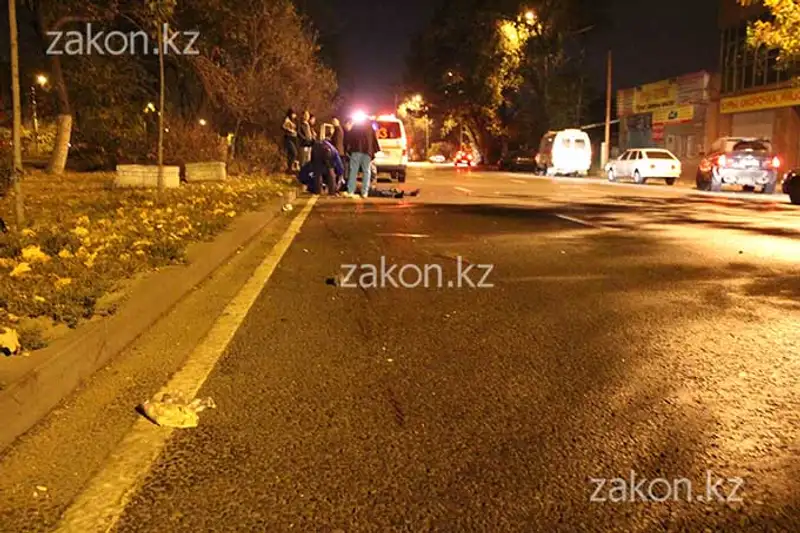 Пьяный пешеход погиб под колесами авто в Алматы (фото), фото - Новости Zakon.kz от 28.10.2013 18:50