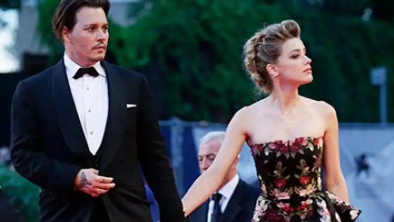 Эмбер Херд обвинила Джонни Деппа в домашнем насилии