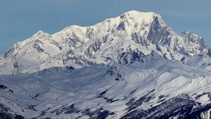 Власти Франции ограничили туристам доступ на Монблан