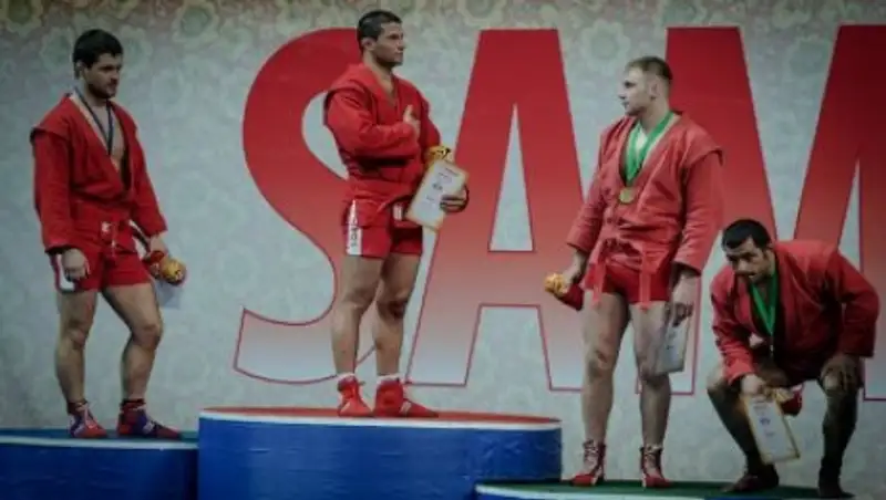 Самбиста из Азербайджана накажут за сидение на корточках во время гимна Армении