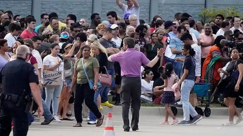 Неизвестный открыл стрельбу в торговом центре Техаса