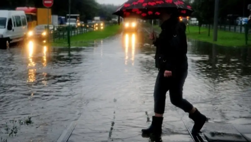 Дороги Москвы сильно подтоплены из-за осадков