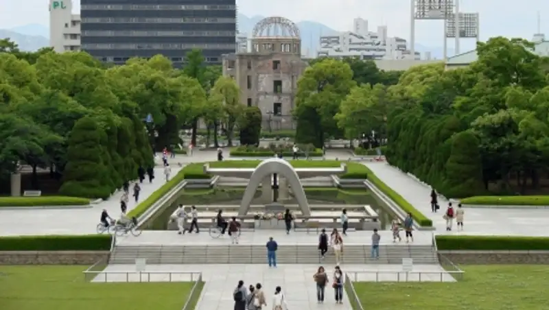 В Японии почтили память жертв бомбардировки Хиросимы
