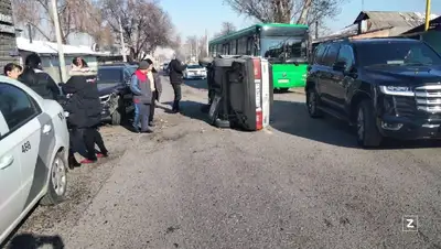 авария в Алматы, фото - Новости Zakon.kz от 18.02.2022 14:33