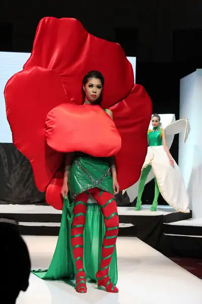 В Алматы состоялся финал конкурса молодых дизайнеров OpenWay (фото), фото - Новости Zakon.kz от 28.09.2012 20:51