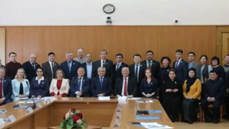 Я оплатил штраф, а вы? – Депутатов маслихата оштрафовали за фото без масок