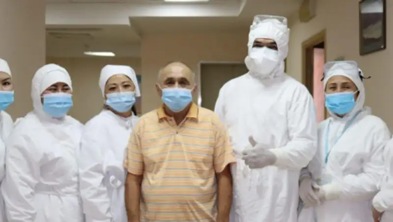 В Алматы из больницы №4 выписали последнего пациента с COVID-19