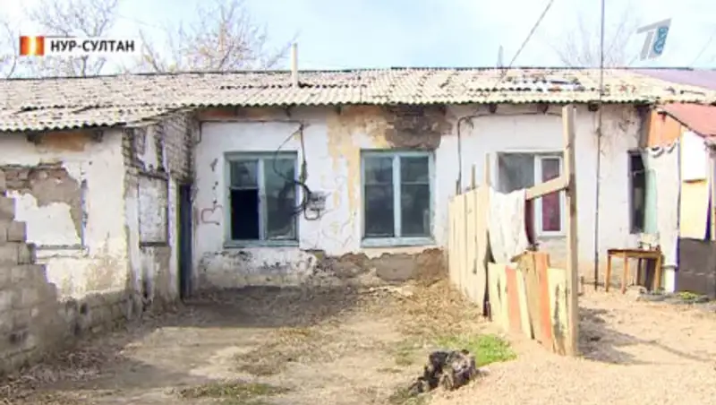 На спящего ребенка и его маму обрушился потолок в Нур-Султане