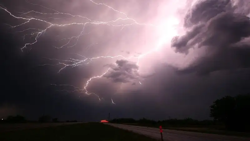 Шквал, гроза и сильная жара ожидаются в Казахстане