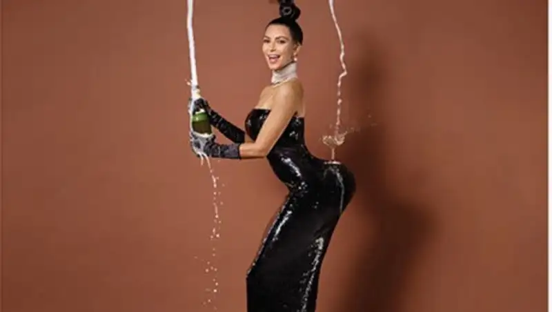 Ким Кардашьян показала фигуру без фотошопа