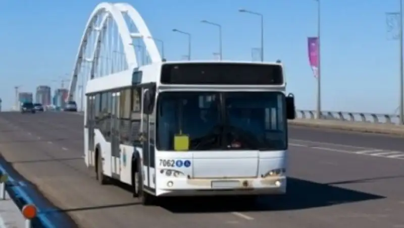 В ДВД проверят вину пешехода, попавшего под автобус на остановке в Астане
