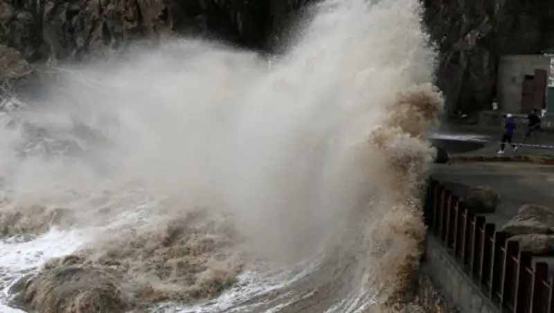 В Японии из-за тайфуна рекомендовали эвакуацию 89 тысяч человек