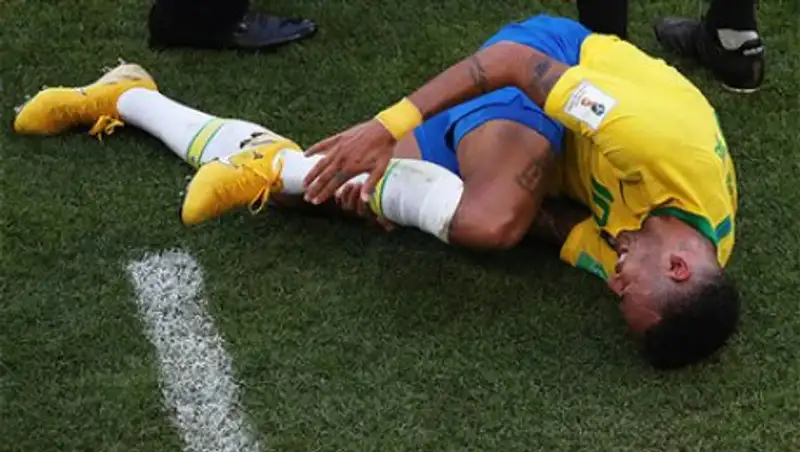 Неймара пожелали выгонять с поля за позорное поведение