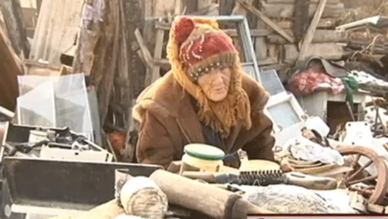 Власти Алматы затеяли на пепелище, где живет баба Надя, грандиозную уборку, фото - Новости Zakon.kz от 14.12.2013 15:20