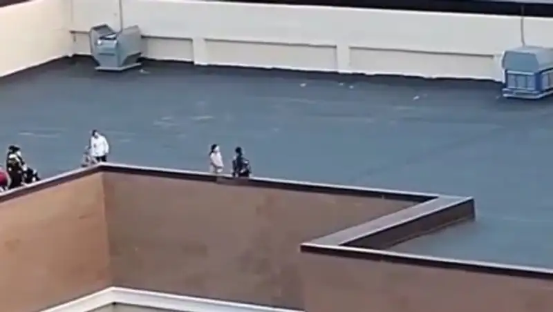 Опасные игры детей на крыше сняли на видео в Нур-Султане