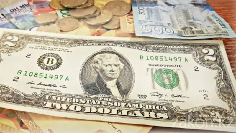 Госслужащего в СКО поймали на взятке в $1200