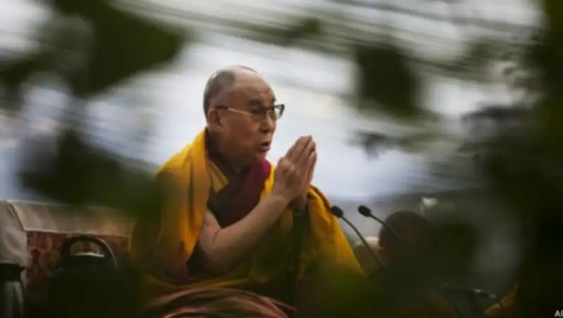 Далай-лама не исключает, что он может стать последним