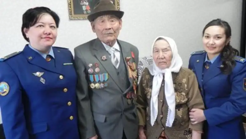 &#1240;уе &#1179;ор&#1171;анысы к&#1199;штеріні&#1187; &#1241;скери &#1179;ызметшілері &#1200;лы Отан со&#1171;ысыны&#1187; ардагерлерін аралады