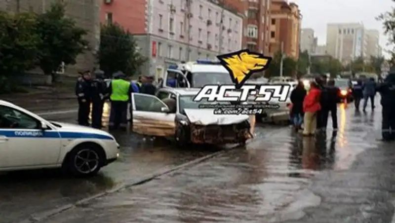 Пьяный водитель протаранил 25 автомобилей в центре Новосибирска