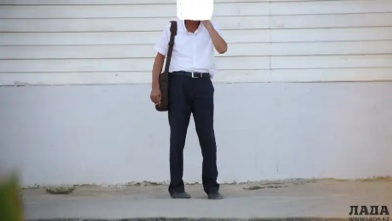 За брошенный на асфальт окурок житель Актау оказался за решеткой