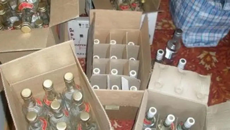 Налоговиками Карагандинской области выявлена партия алкоголя с поддельными УКМ, фото - Новости Zakon.kz от 25.10.2013 23:27