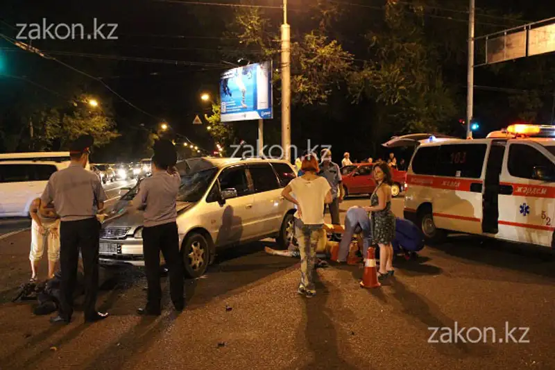 Еще одно жуткое ДТП с участием двухколесного транспорта произошло в Алматы (фото), фото - Новости Zakon.kz от 05.07.2013 16:30