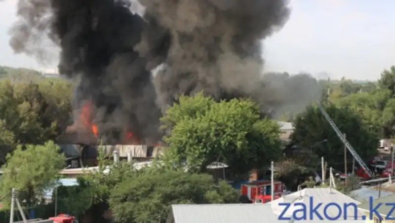 Пожар на складе в Алматы ликвидирован