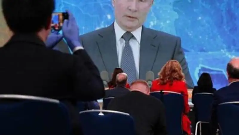 Россия начинает слезать с нефтегазовой иглы